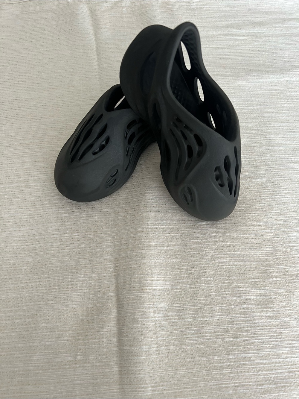 Yeezy Kids Foam Clog Sandals in Black